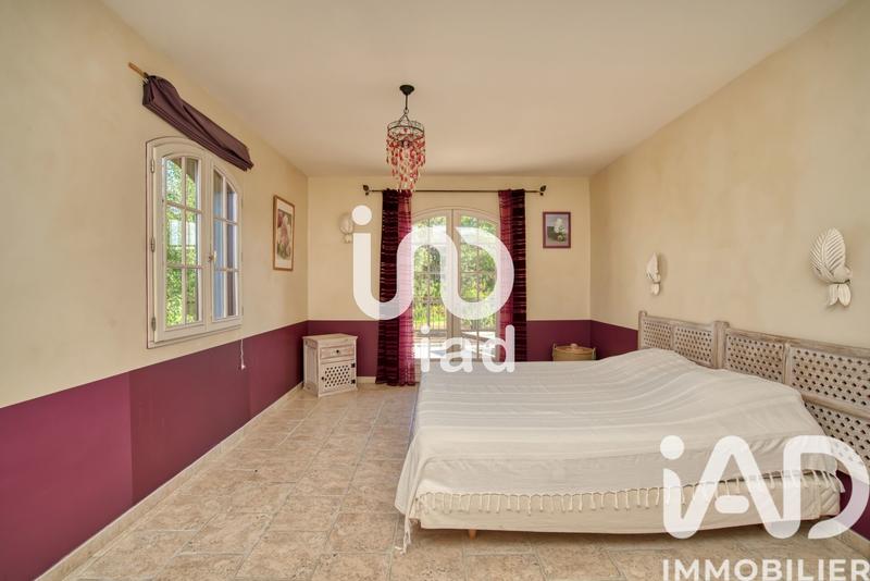 Maison - 250 m² - 6 pièces