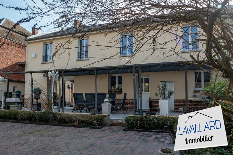 Maison - 205 m² - 9 pièces