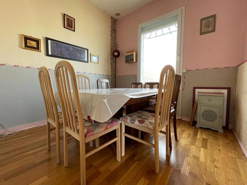 Maison - 213 m² - 10 pièces