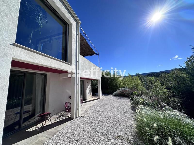 Maison - 290 m² - 11 pièces