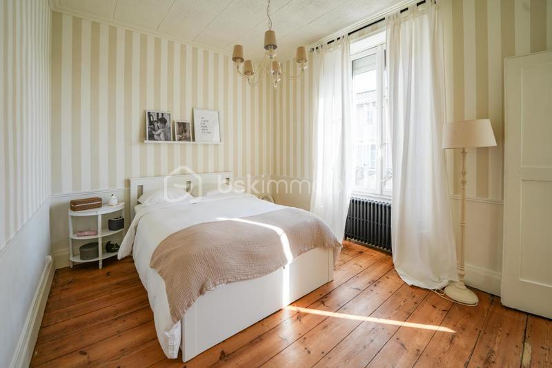 Maison de maîtres - 256 m² - 8 pièces