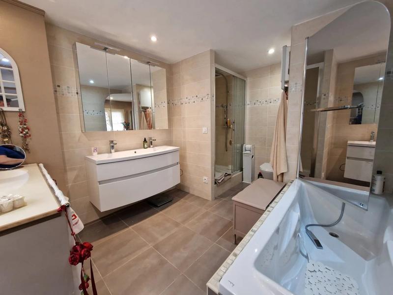 Appartement - 125 m² - 5 pièces