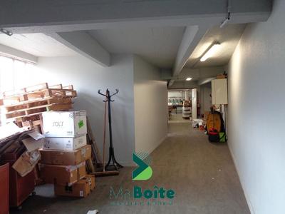 Entrepôt - 300 m² - 2 pièces