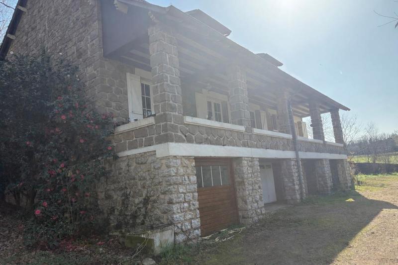 Maison - 218 m² - 5 pièces