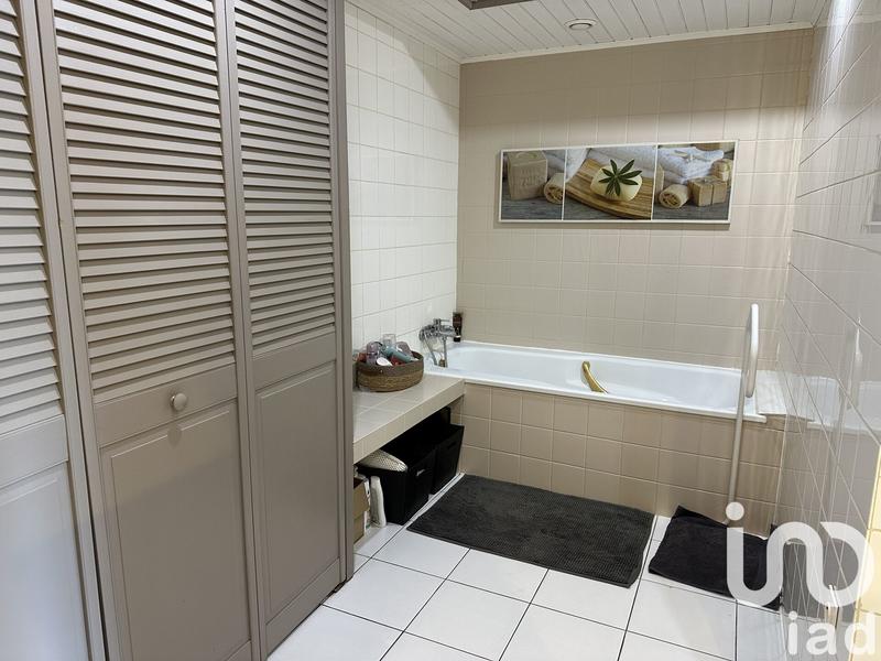 Maison - 209 m² - 8 pièces