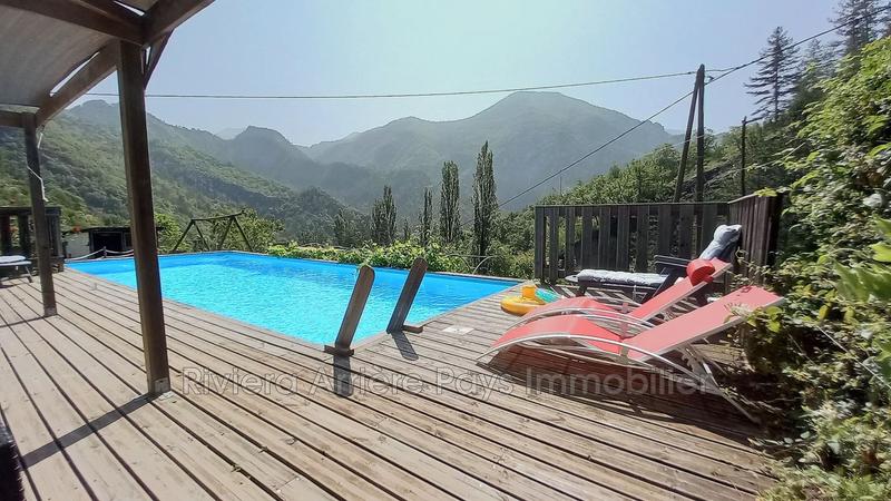 Maison - 212 m² - 9 pièces