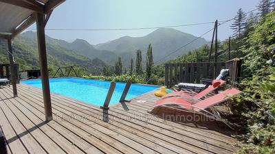 Maison - 212 m² - 9 pièces