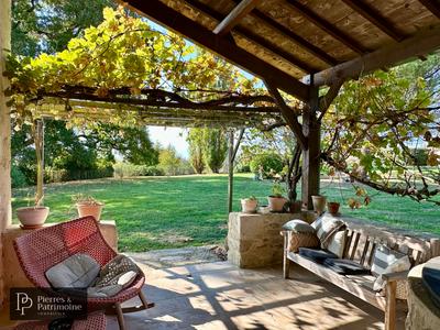 Propriété - 362 m² - 11 pièces