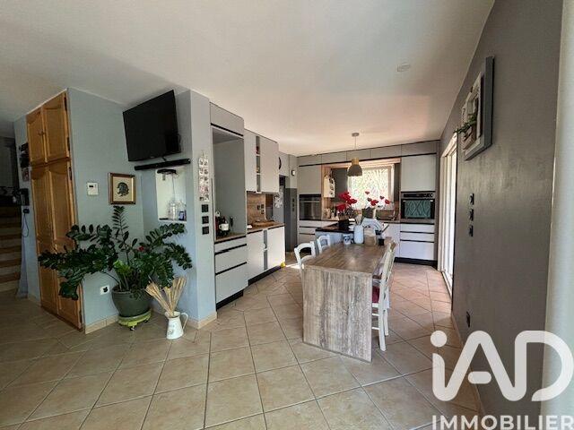 Maison - 200 m² - 8 pièces