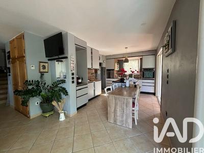 Maison - 200 m² - 8 pièces