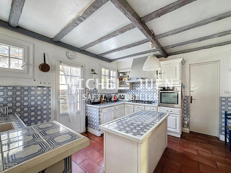 Maison - 232 m² - 6 pièces