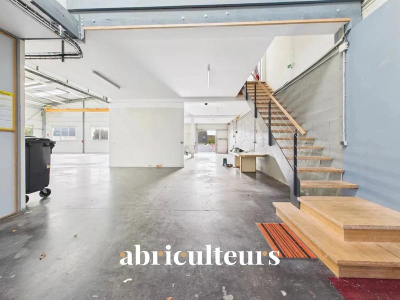 Local d'activités - 560 m²