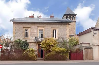 Maison - 215 m² - 9 pièces