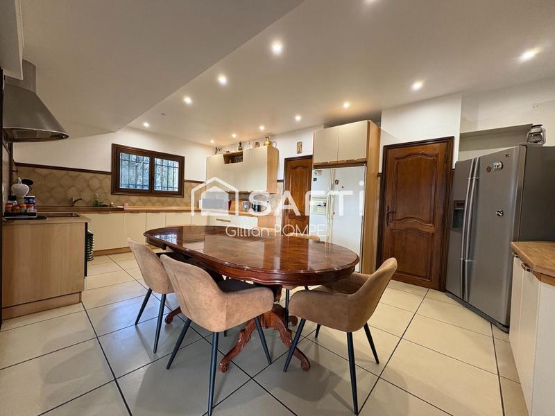 Maison - 659 m² - 8 pièces