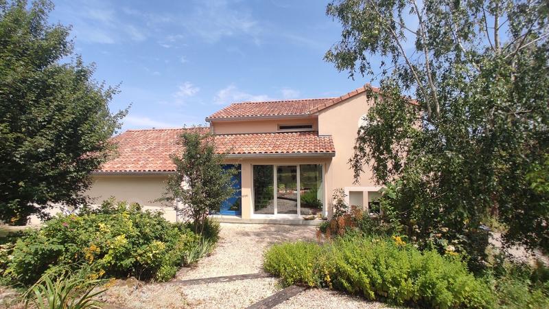 Maison - 242 m² - 7 pièces