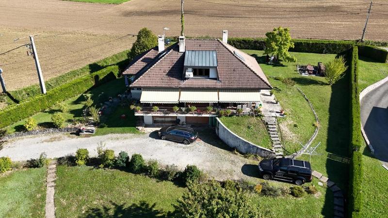 Propriété - 216 m² - 9 pièces