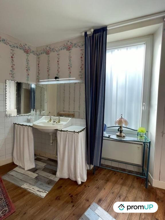 Maison - 270 m² - 10 pièces