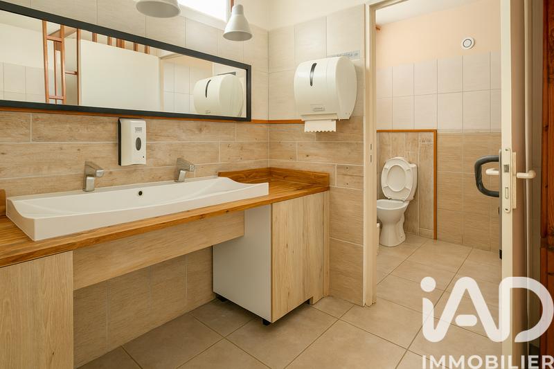 Maison - 930 m² - 4 pièces