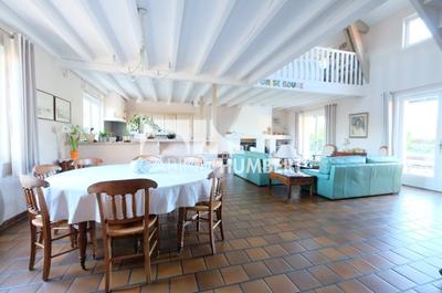 Maison - 214 m² - 7 pièces