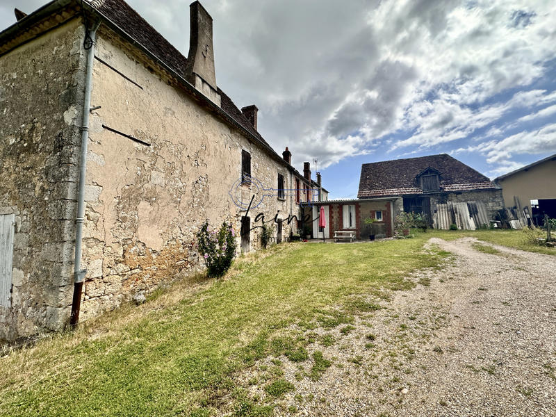 Propriété - 254 m² - 9 pièces