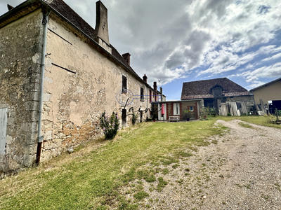 Propriété - 254 m² - 9 pièces