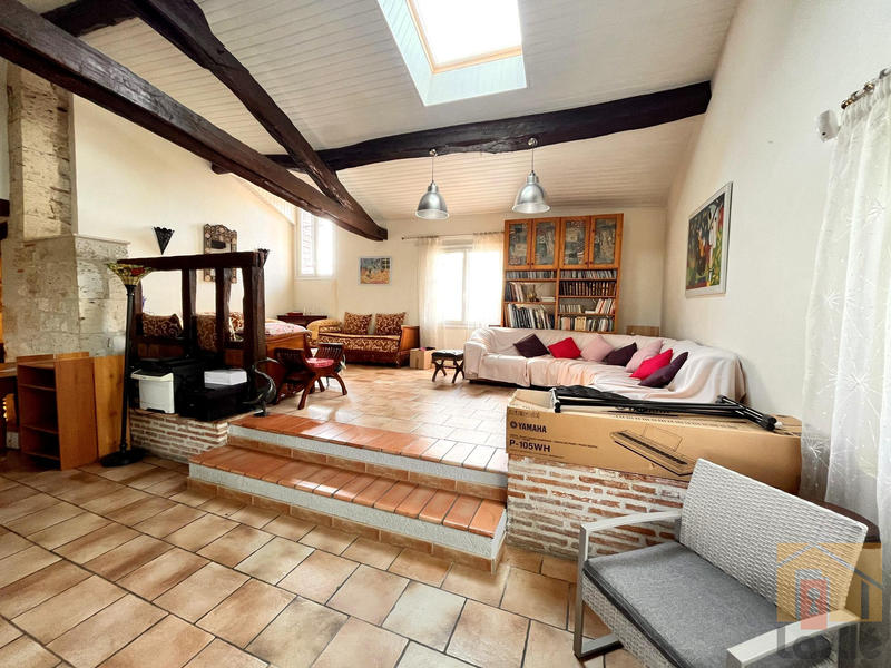 Maison - 267 m² - 10 pièces