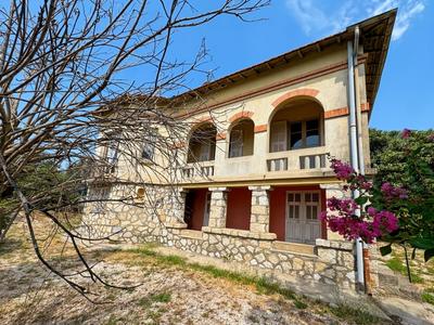 Maison - 250 m² - 7 pièces