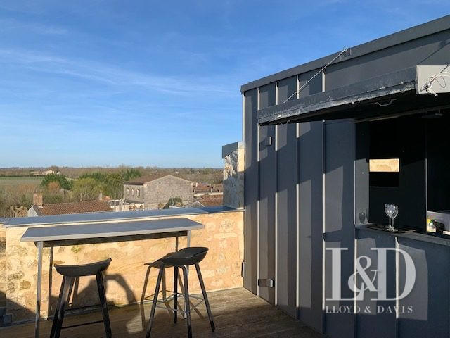 Maison - 235 m² - 8 pièces