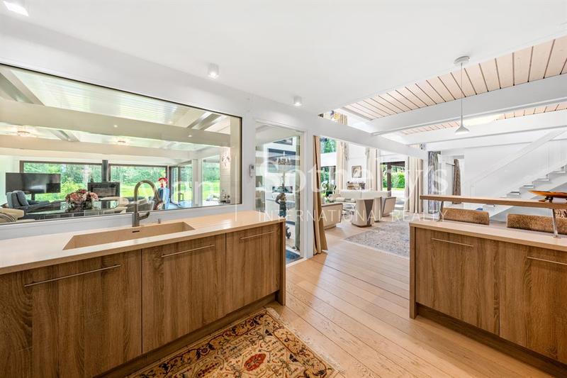 Maison - 448 m² - 9 pièces