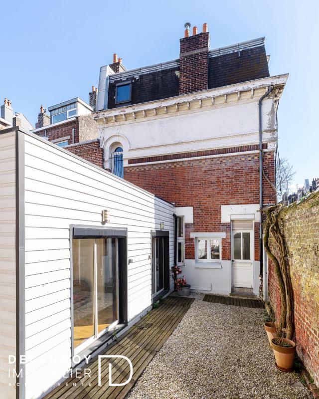 Maison - 210 m² - 8 pièces