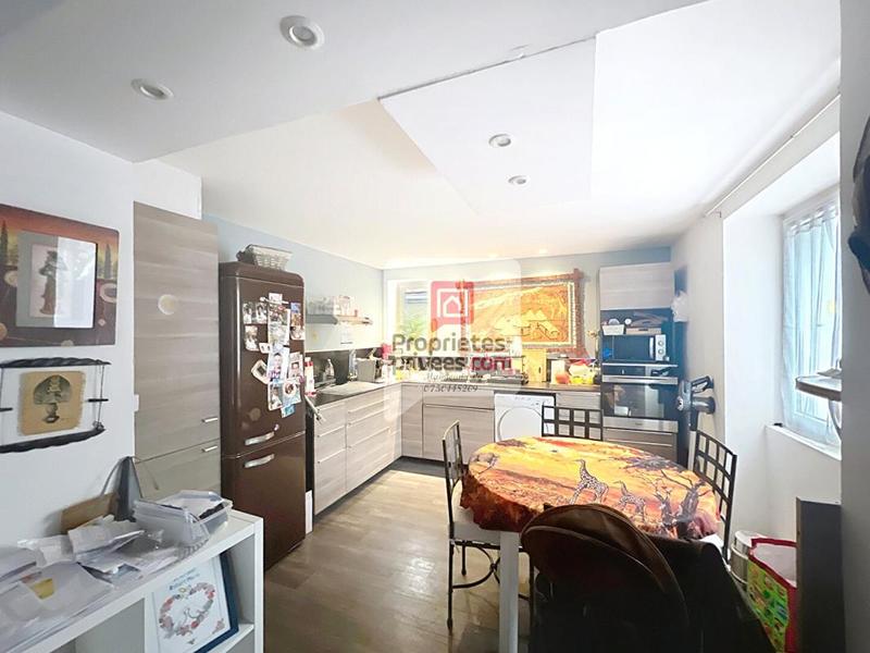 Maison - 200 m² - 13 pièces