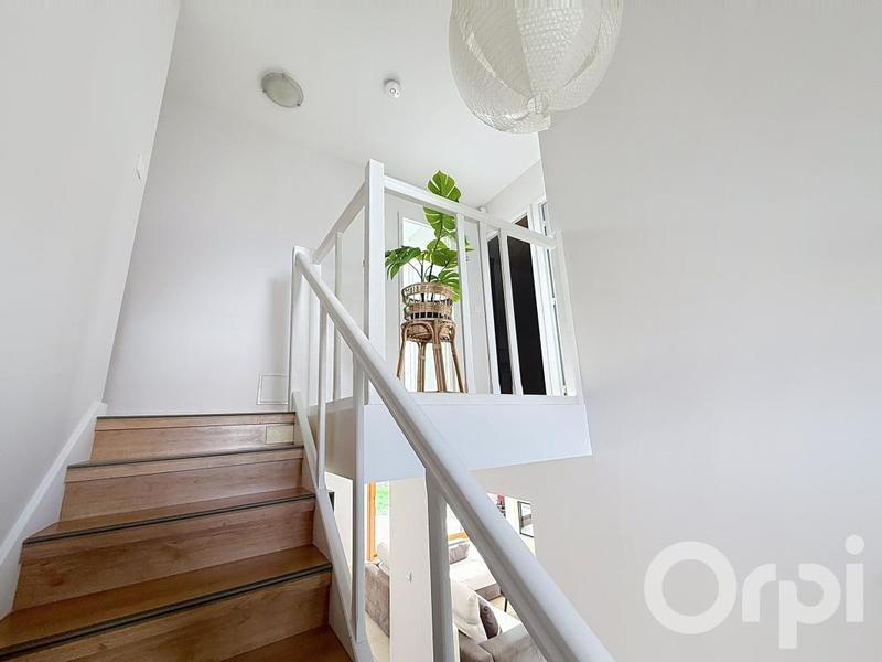 Maison - 137 m² - 5 pièces