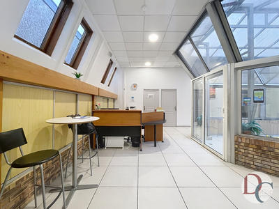 Local commercial - 210 m² - 9 pièces