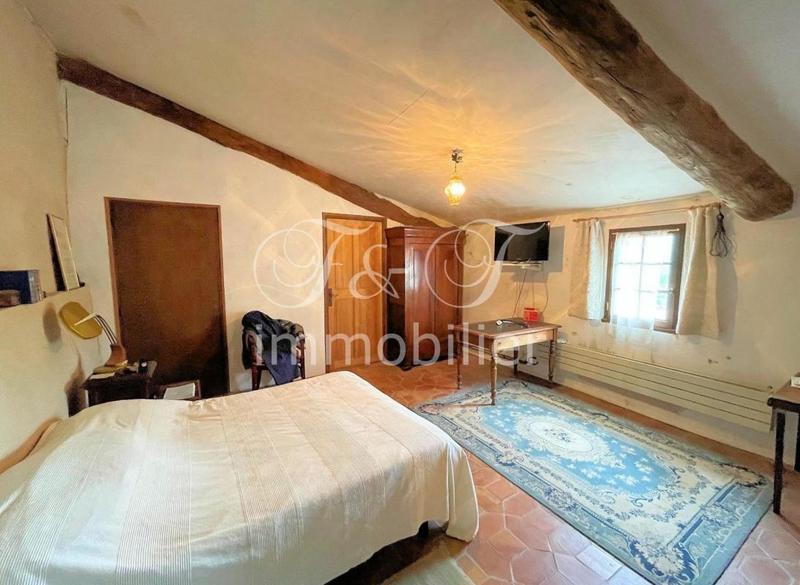 Propriété - 330 m² - 10 pièces