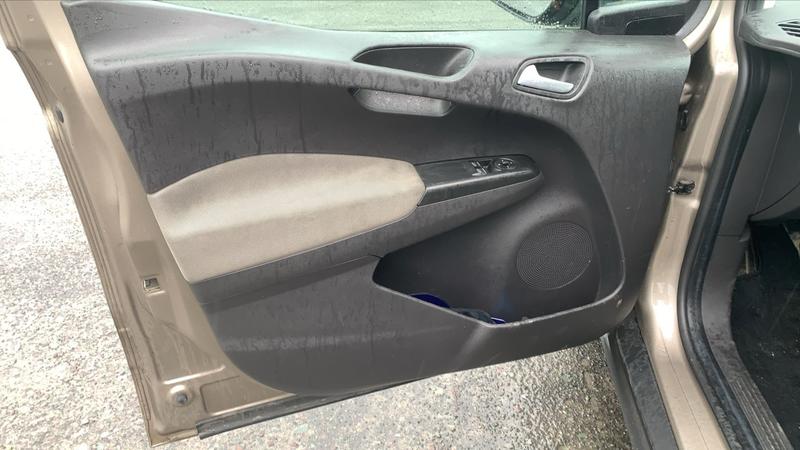 Ford Tourneo Courier 1.5 TDCi 100 Titanium