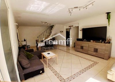 Maison traditionnelle - 160 m² - 6 pièces