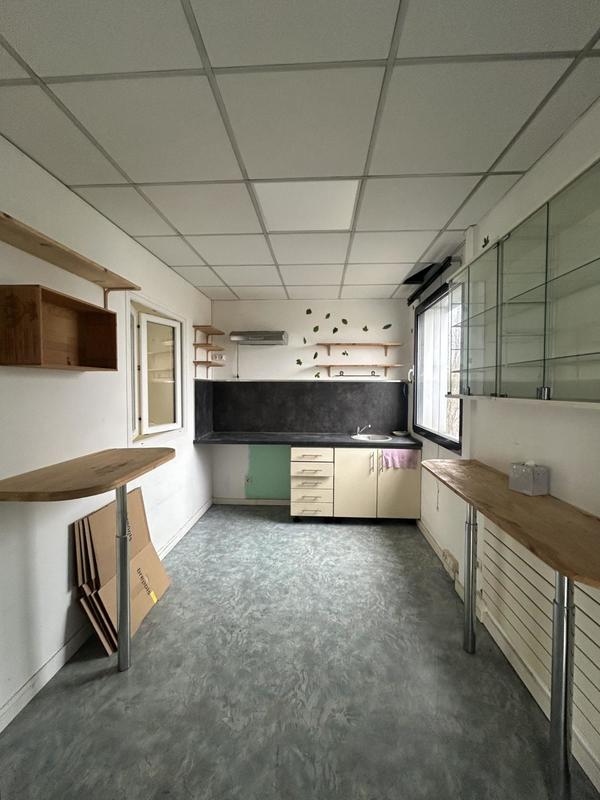 Local commercial - 215 m²