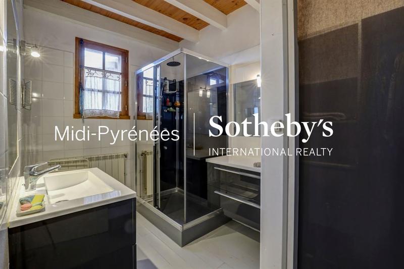 Maison - 256 m² - 7 pièces