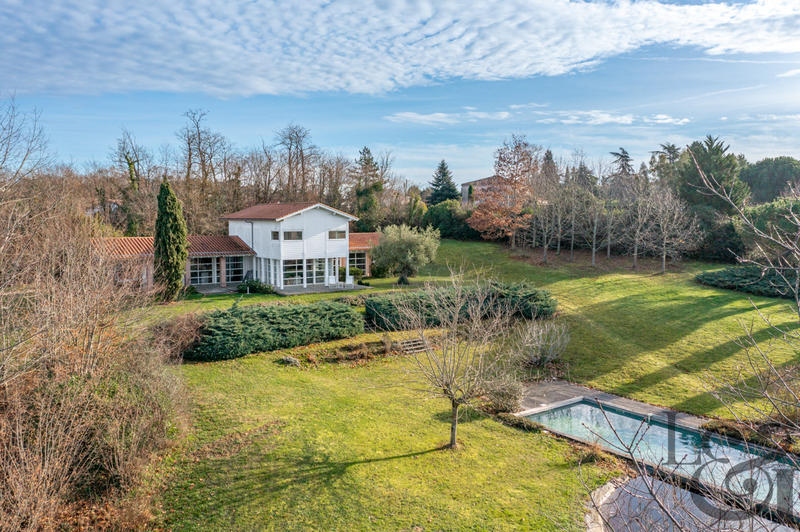 Maison - 180 m² - 7 pièces