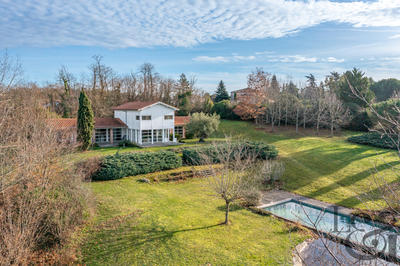 Maison - 180 m² - 7 pièces