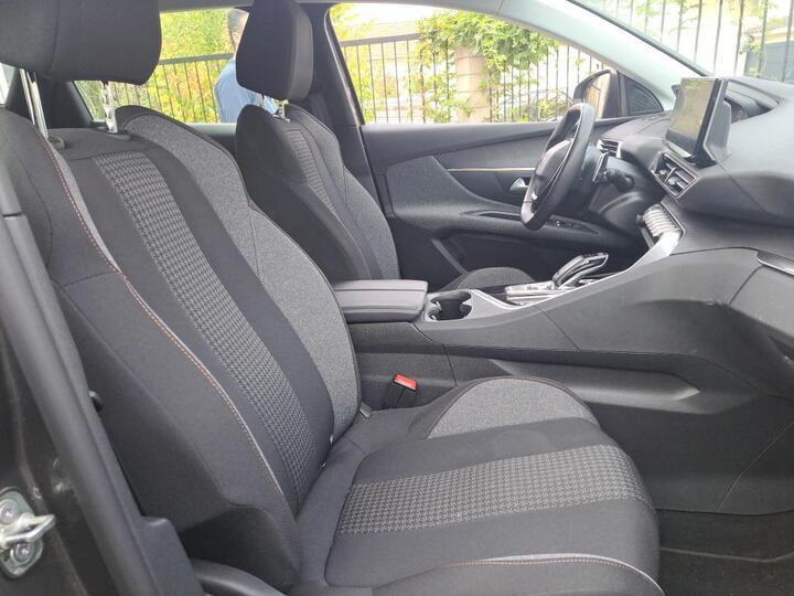 Peugeot 3008 II (2) 1.5 Bluehdi 130 s&amp;S Active Pack Eat8