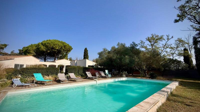 Propriété - 250 m² - 8 pièces