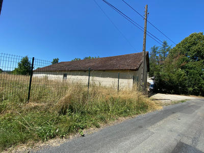 Maison - 300 m² - 25 pièces