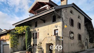 Maison traditionnelle - 192 m² - 7 pièces