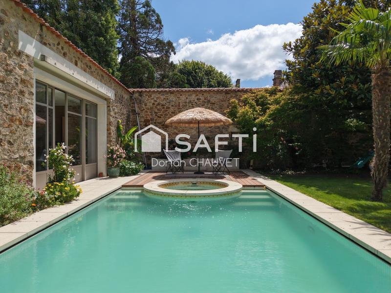 Maison de maîtres - 285 m² - 10 pièces