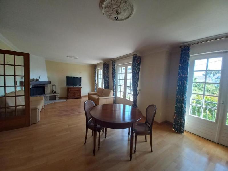 Maison - 241 m² - 10 pièces