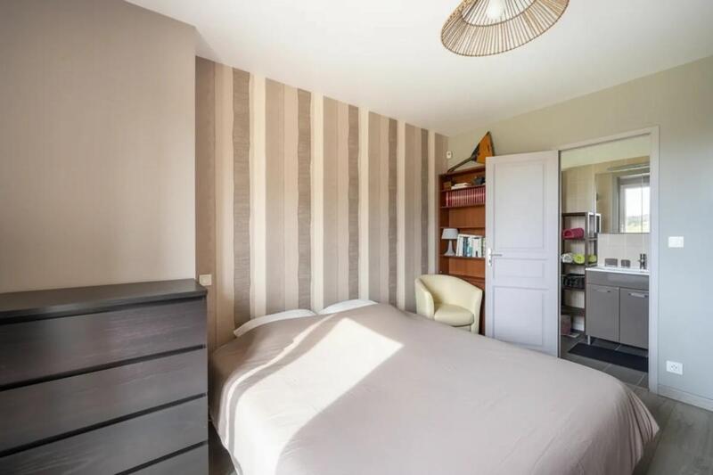 Maison - 142 m² - 9 pièces