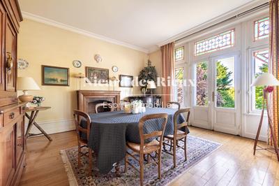 Maison - 236 m² - 10 pièces