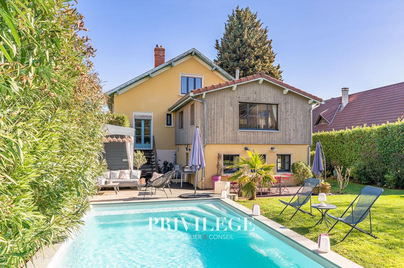 Maison - 267 m² - 10 pièces