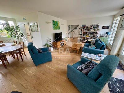 Maison - 207 m² - 9 pièces